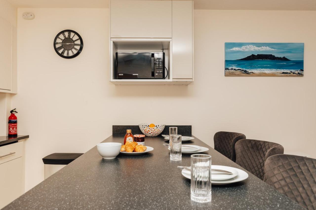 Henley Town Centre With Parking Apartment Bagian luar foto