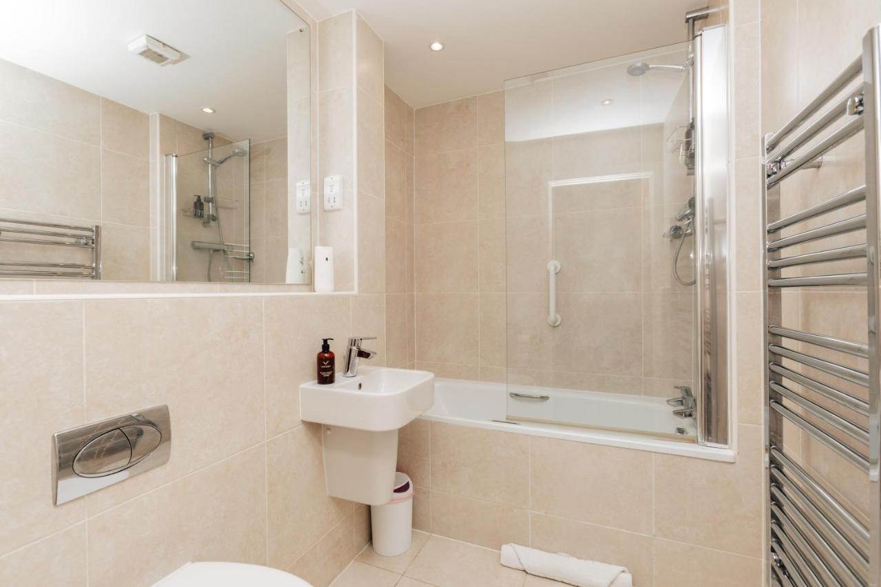 Henley Town Centre With Parking Apartment Bagian luar foto