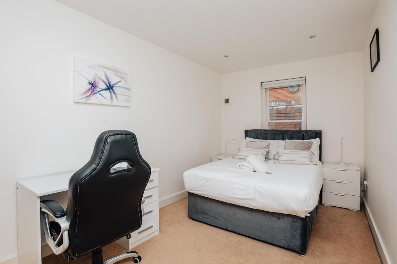 Henley Town Centre With Parking Apartment Bagian luar foto