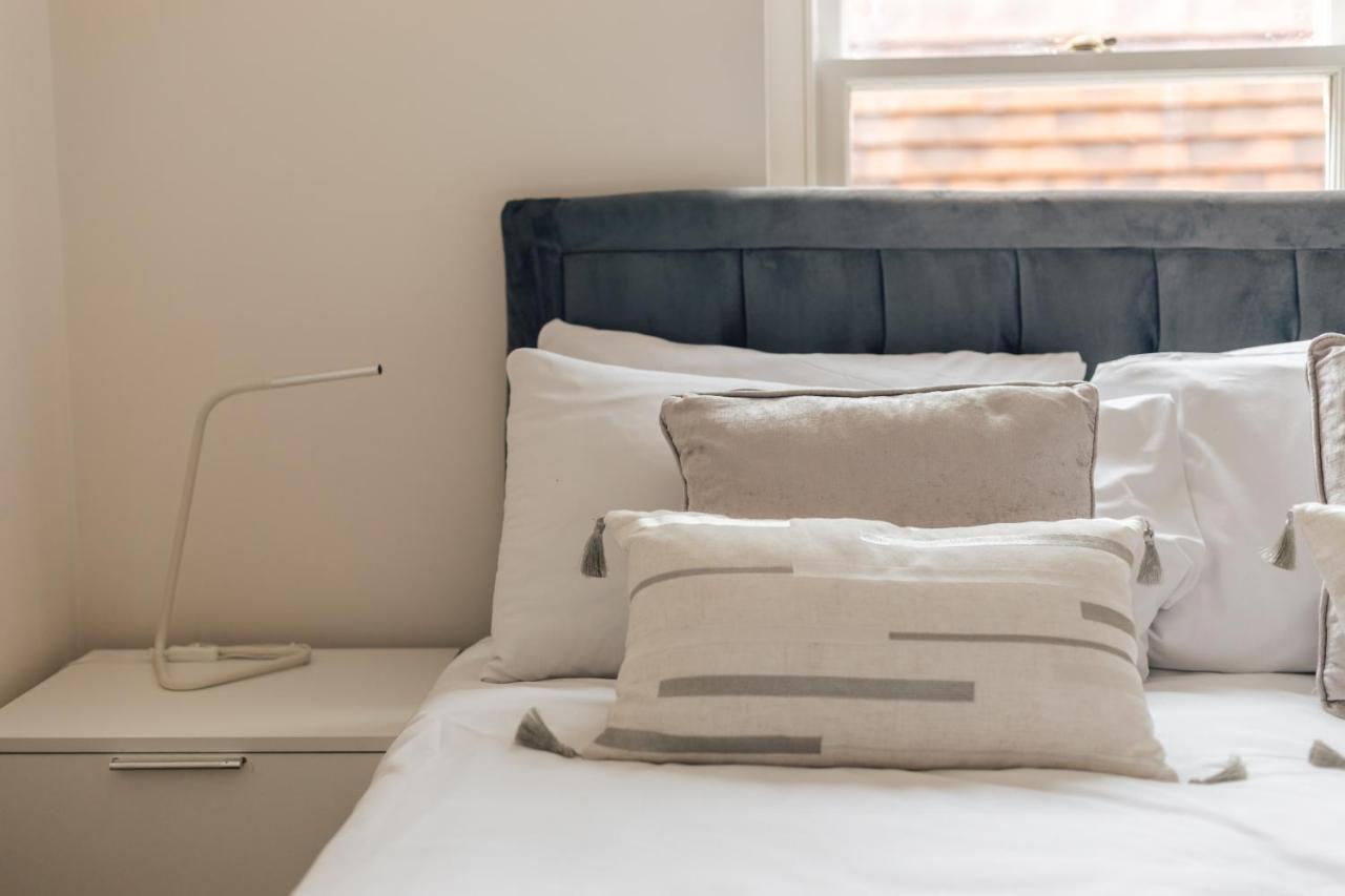 Henley Town Centre With Parking Apartment Bagian luar foto
